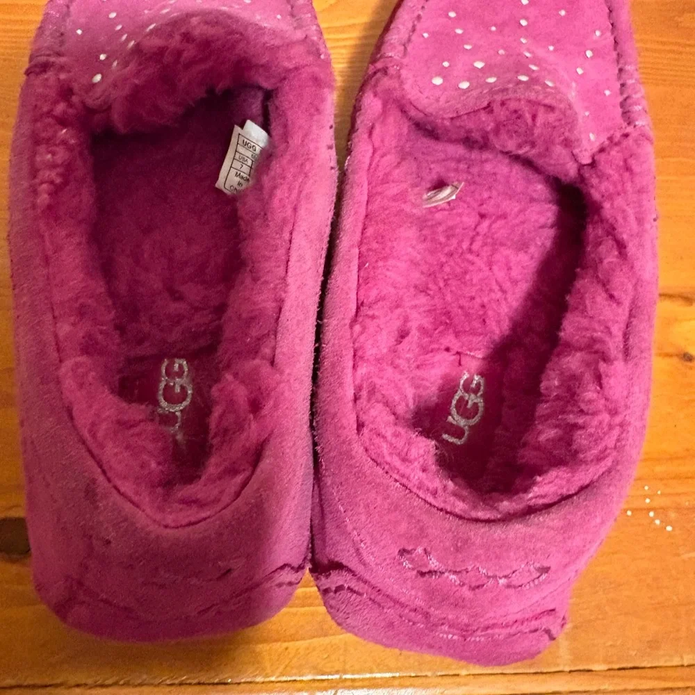 UGG Ansley studded fuchsia suede slippers Slip on Loafers Women’s Size 7